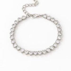 Elegant Silver Heart Bracelet Q141